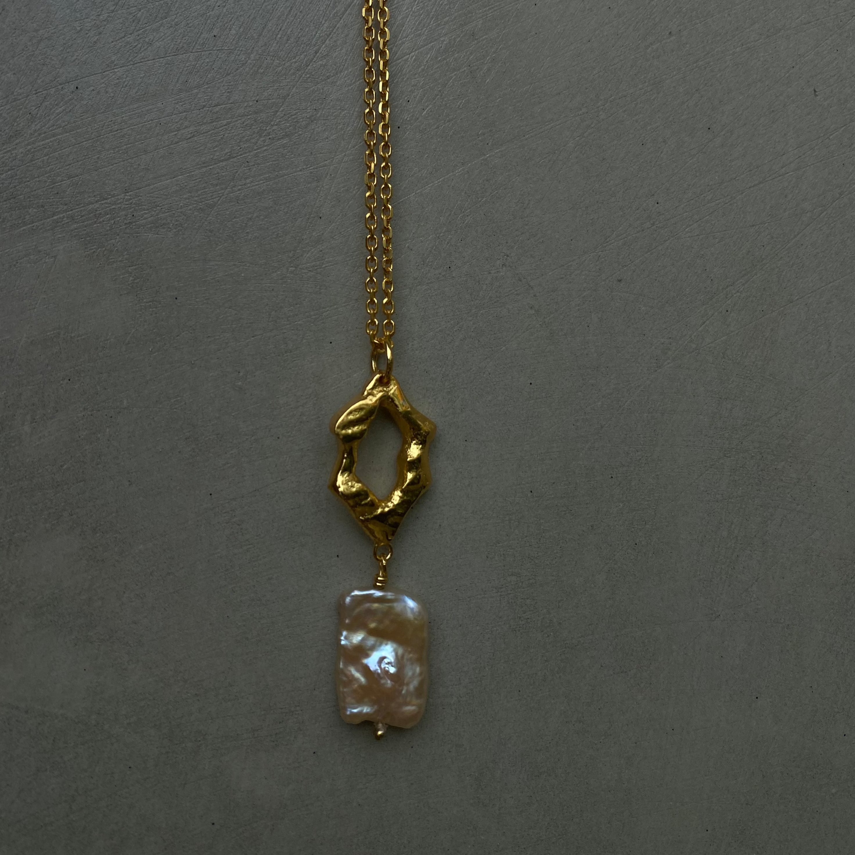 PEARL PENDANT